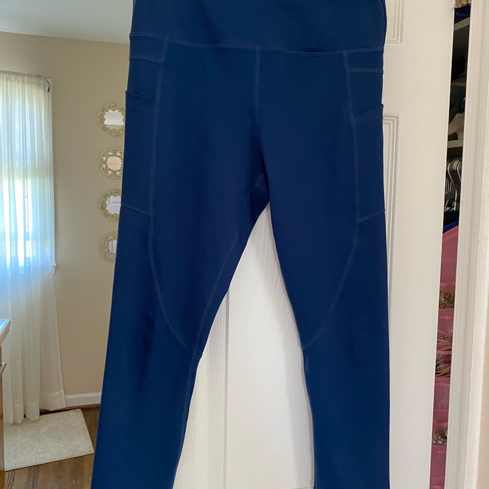 ZYIA Lite ‘n Tight Pocket Navy Capris